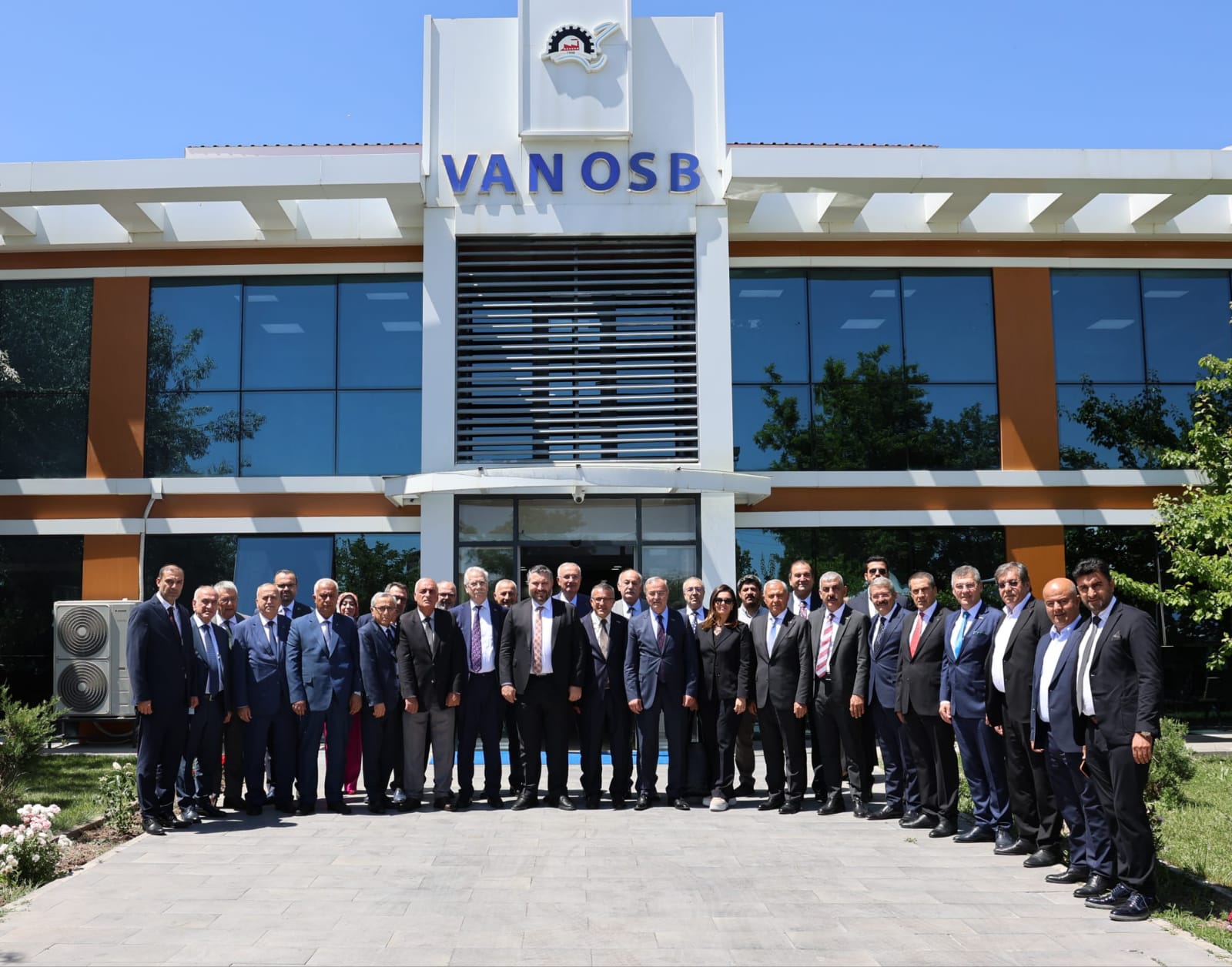 OSBÜK GENİŞLETİLMİŞ YÖNETİM KURULU TOLANTISI VAN'DA GERÇEKLEŞTİRİLDİ
